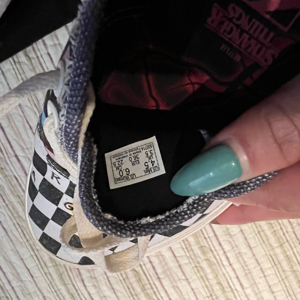 Limited edition Netflix Stranger things vans - Picture 6 of 6